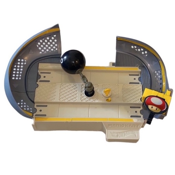 Mattel Hot Wheels Super Mario Kart Chain Chomp Track Set. - Picture 10 of 14